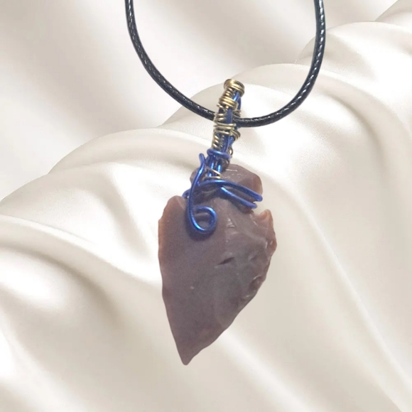 .👣4/$20. Natural Stone Hand Knapped Arrowhead with Black Cord Necklace - Picture 5 of 7